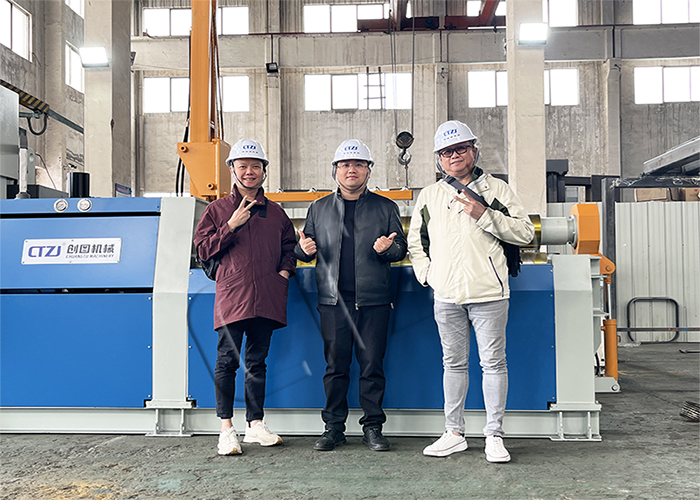 菲律宾客户莅临爱体育官方网站-爱体育(中国)
考察——全自动四辊卷板机